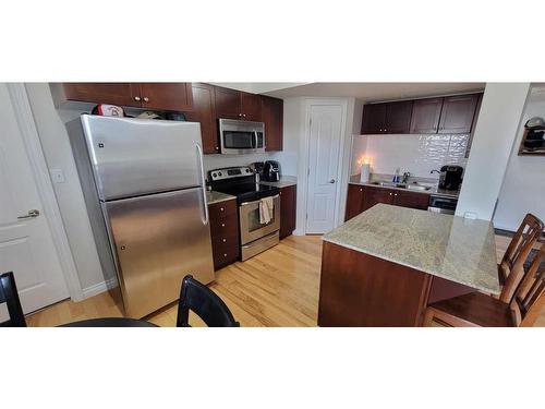 101-5037 7 Ave, Edson, AB - Indoor Photo Showing Kitchen With Stainless Steel Kitchen