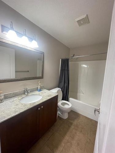 401-5037 7 Avenue, Edson, AB - Indoor Photo Showing Bathroom