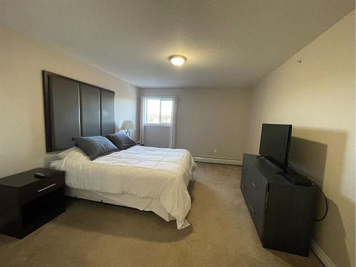 401-5037 7 Avenue, Edson, AB - Indoor Photo Showing Bedroom