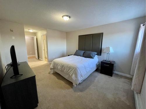 401-5037 7 Avenue, Edson, AB - Indoor Photo Showing Bedroom