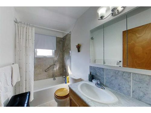 5402 12 Avenue, Edson, AB - Indoor Photo Showing Bathroom