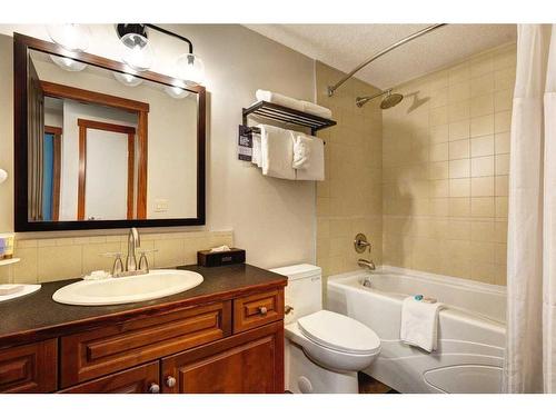 113-170 Kananaskis Way, Canmore, AB - Indoor Photo Showing Bathroom