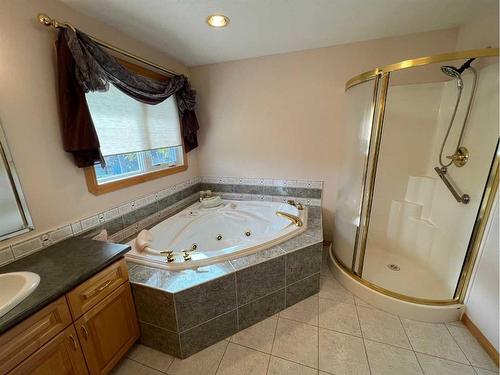 50423A Highway 16, Rural Yellowhead County, AB - Indoor Photo Showing Bathroom