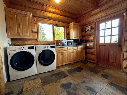 583030B Range Road 121, Rural Woodlands County, AB - Indoor Photo Showing Laundry Room