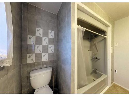 4822 18 Avenue, Edson, AB - Indoor Photo Showing Bathroom