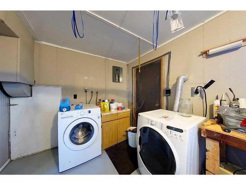 4822 18 Avenue, Edson, AB - Indoor Photo Showing Laundry Room