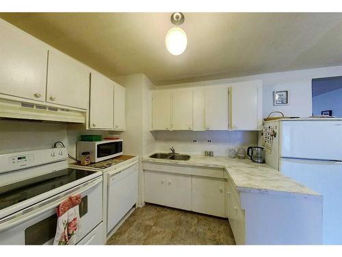 4822 18 Avenue, Edson, AB - Indoor Photo Showing Kitchen With Double Sink