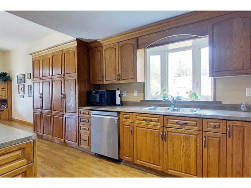 263070 Otter Creek Road, Rural Lesser Slave River No. 124, M.D. Of, AB - Indoor Photo Showing Kitchen With Double Sink