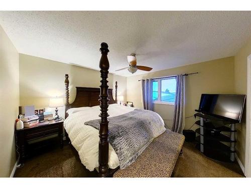 18318 Township Road 534A, Rural Yellowhead County, AB - Indoor Photo Showing Bedroom