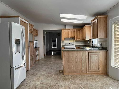 53032 Range Road 195, Rural Yellowhead County, AB - Indoor Photo Showing Kitchen