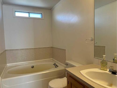 53032 Range Road 195, Rural Yellowhead County, AB - Indoor Photo Showing Bathroom