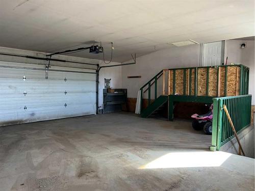 53032 Range Road 195, Rural Yellowhead County, AB - Indoor Photo Showing Garage