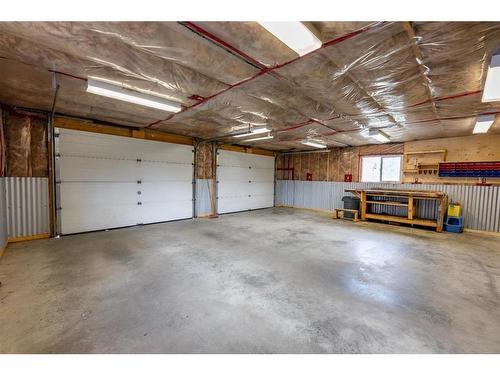 7-24425 East River Road, Rural Yellowhead County, AB - Indoor Photo Showing Garage
