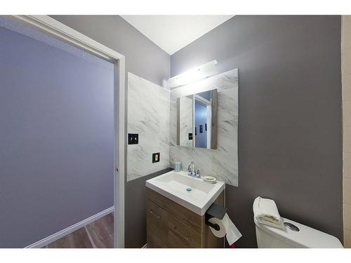 308B-5611 9 Avenue, Edson, AB - Indoor Photo Showing Bathroom