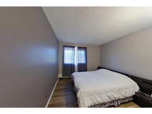 308B-5611 9 Avenue, Edson, AB - Indoor Photo Showing Bedroom