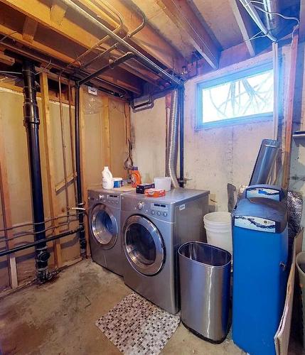 712 3 Avenue, Fox Creek, AB - Indoor Photo Showing Laundry Room