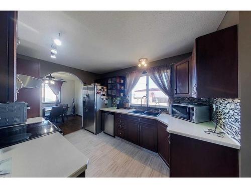 712 3 Avenue, Fox Creek, AB - Indoor Photo Showing Kitchen With Double Sink