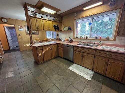 203 Maurer Drive, Hinton, AB - Indoor Photo Showing Kitchen With Double Sink