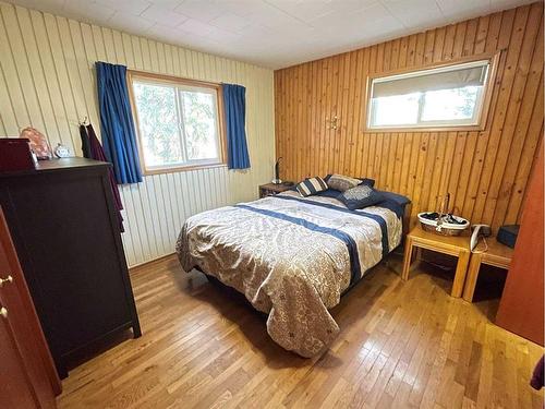 203 Maurer Drive, Hinton, AB - Indoor Photo Showing Bedroom