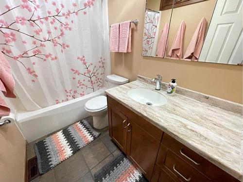 203 Maurer Drive, Hinton, AB - Indoor Photo Showing Bathroom