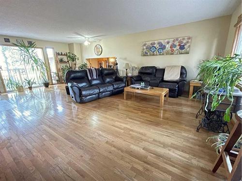 203 Maurer Drive, Hinton, AB - Indoor Photo Showing Living Room