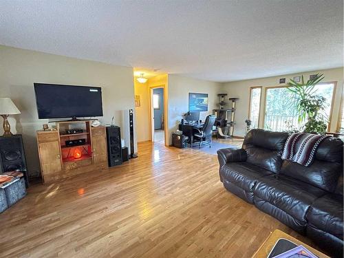 203 Maurer Drive, Hinton, AB - Indoor Photo Showing Living Room