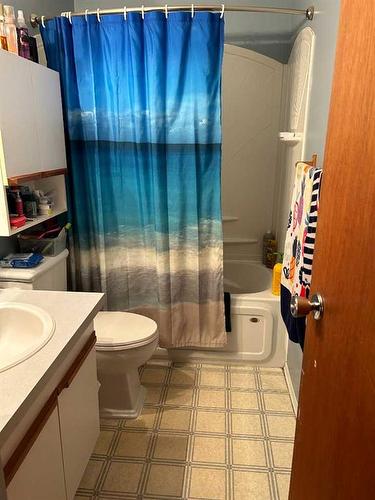 602 6 Avenue, Fox Creek, AB - Indoor Photo Showing Bathroom