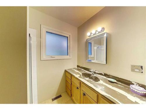 1214 50 Street, Edson, AB - Indoor Photo Showing Bathroom