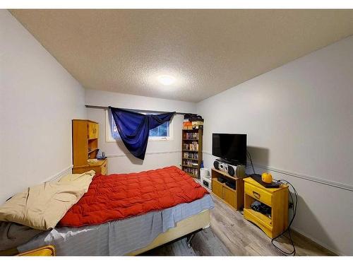 1214 50 Street, Edson, AB - Indoor Photo Showing Bedroom