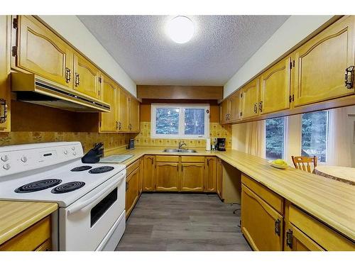 1214 50 Street, Edson, AB - Indoor Photo Showing Kitchen With Double Sink
