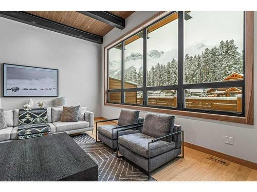 A-290 Three Sisters Drive, Canmore, AB - Indoor Photo Showing Living Room