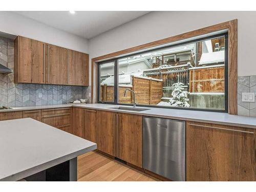 A-290 Three Sisters Drive, Canmore, AB - Indoor Photo Showing Kitchen
