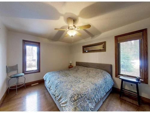 7212 Glenwood Drive, Edson, AB - Indoor Photo Showing Bedroom