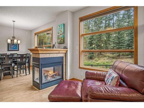 511-80 Dyrgas Gate, Canmore, AB - Indoor Photo Showing Living Room With Fireplace
