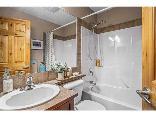 511-80 Dyrgas Gate, Canmore, AB - Indoor Photo Showing Bathroom