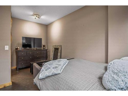 511-80 Dyrgas Gate, Canmore, AB - Indoor Photo Showing Bedroom
