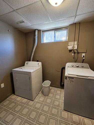 511 Hammond Drive South, Fox Creek, AB - Indoor Photo Showing Laundry Room