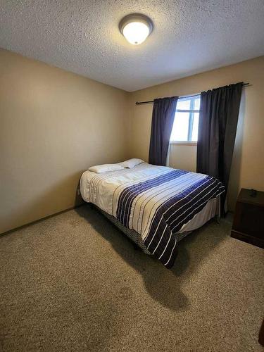 511 Hammond Drive South, Fox Creek, AB - Indoor Photo Showing Bedroom