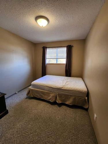 511 Hammond Drive South, Fox Creek, AB - Indoor Photo Showing Bedroom
