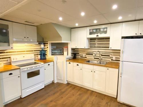 4740 57 Avenue, Whitecourt, AB - Indoor Photo Showing Kitchen With Double Sink