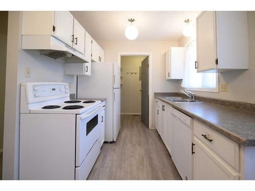 4618 54 Street, Athabasca, AB - Indoor Photo Showing Kitchen With Double Sink