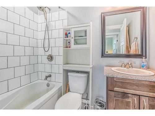 6706 40A Avenue, Stettler, AB - Indoor Photo Showing Bathroom