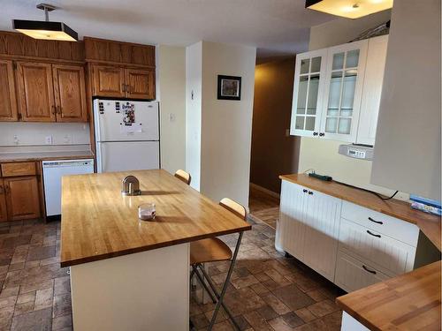 31 Hollinger Drive, Swan Hills, AB - Indoor Photo Showing Kitchen