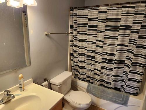 31 Hollinger Drive, Swan Hills, AB - Indoor Photo Showing Bathroom
