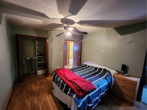 31 Hollinger Drive, Swan Hills, AB - Indoor Photo Showing Bedroom