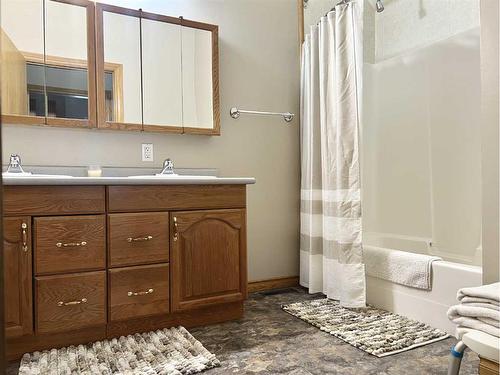 4228 8 Avenue, Edson, AB - Indoor Photo Showing Bathroom