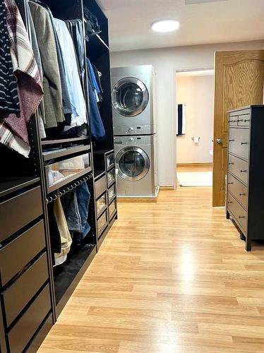4228 8 Avenue, Edson, AB - Indoor Photo Showing Laundry Room