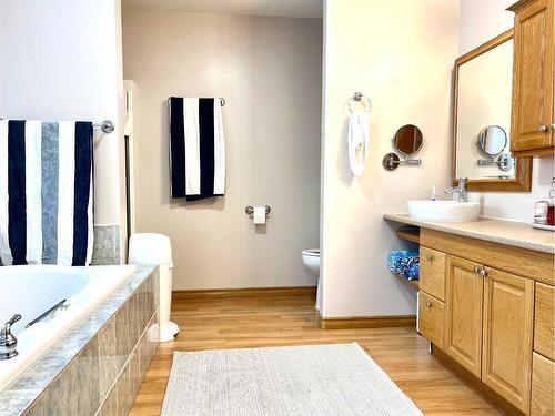4228 8 Avenue, Edson, AB - Indoor Photo Showing Bathroom