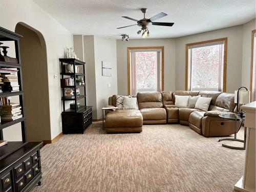 4228 8 Avenue, Edson, AB - Indoor Photo Showing Living Room