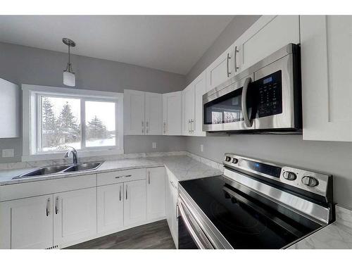53314 Range Road 150, Rural Yellowhead County, AB - Indoor Photo Showing Kitchen With Double Sink